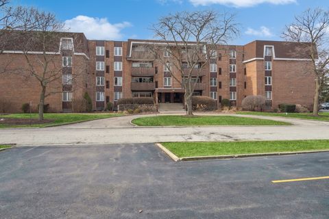 Photo of 129 S Spruce Avenue #104, Wood Dale, IL 60191 (MLS # 12702940)