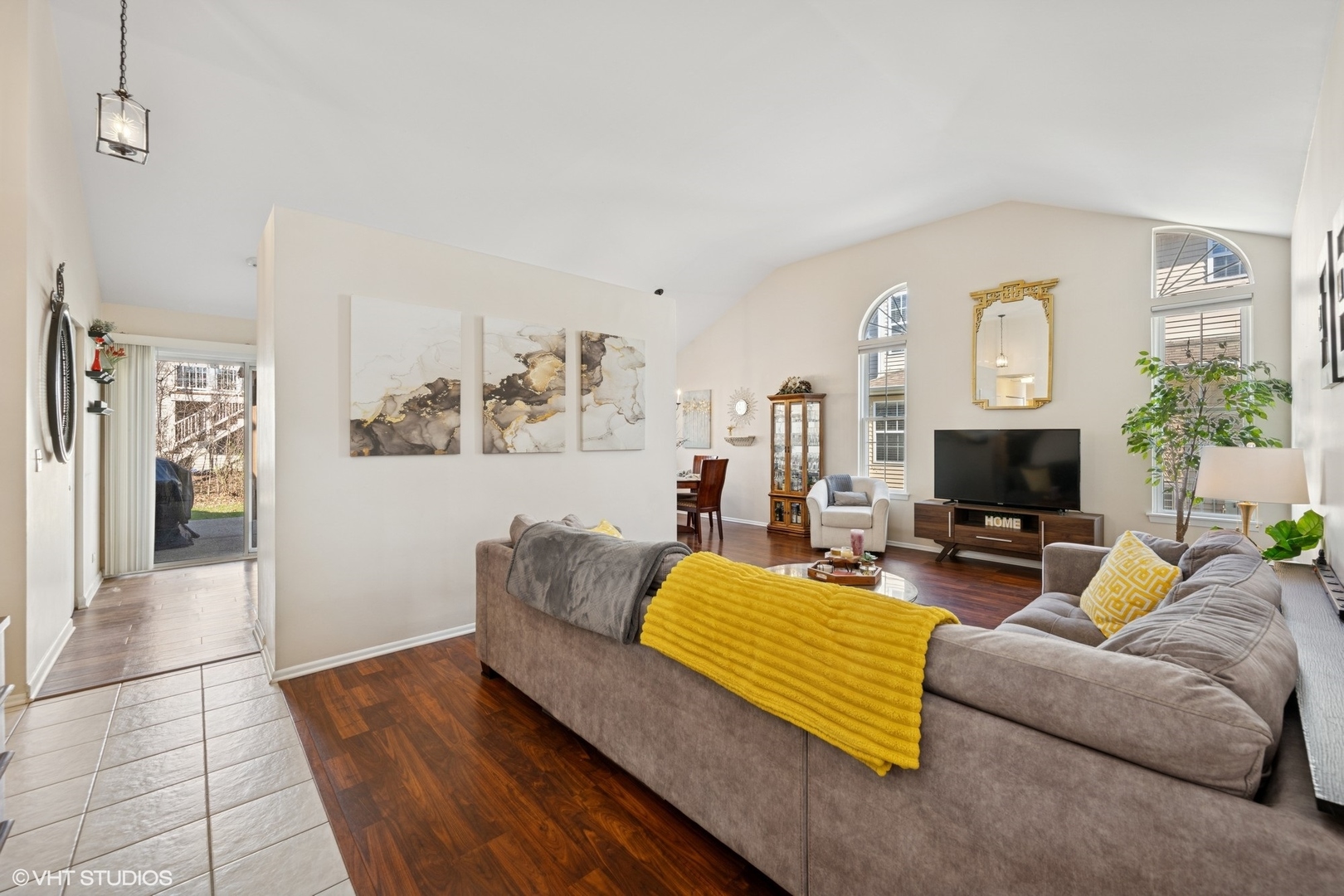 549 Ascot Court