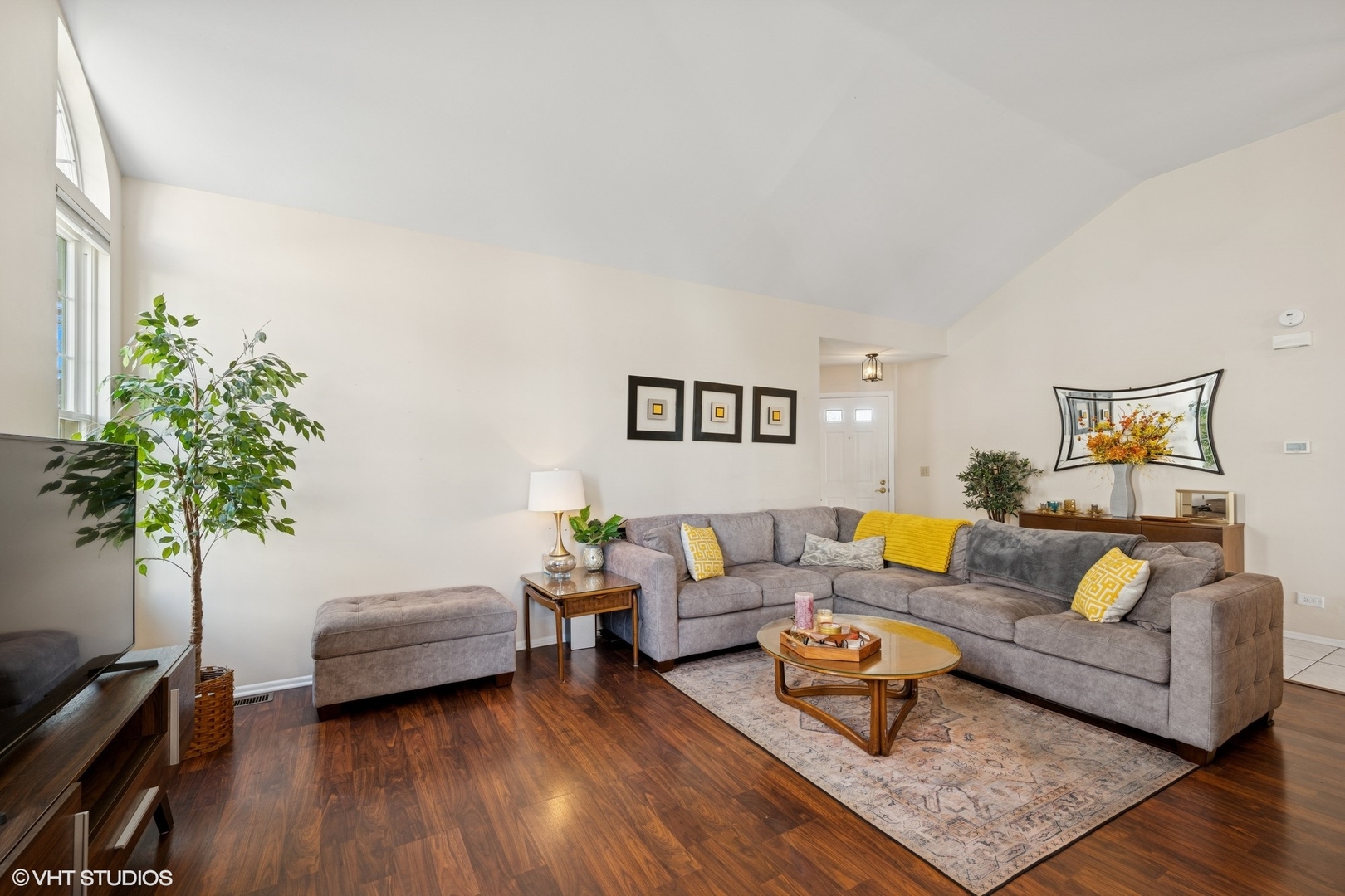549 Ascot Court