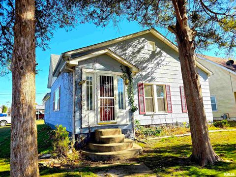 Photo of 900 S 16TH Street, Herrin, IL 62948 (MLS # EB460478)