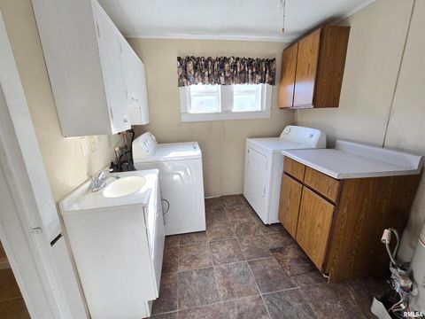 Tiny photo for 900 S 16TH Street, Herrin, IL 62948 (MLS # EB460478)