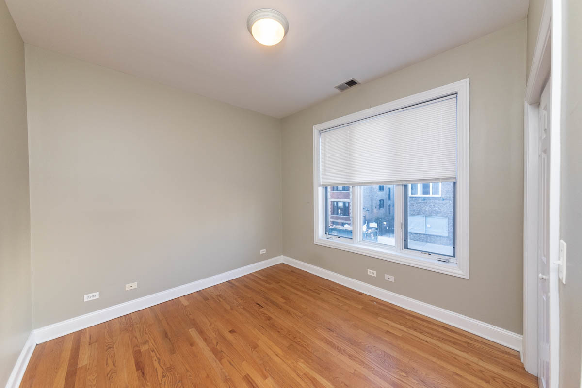 1960 N DAMEN Avenue 3