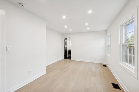 Tiny photo for 1929 S Ashland Avenue, Park Ridge, IL 60068 (MLS # 12463404)