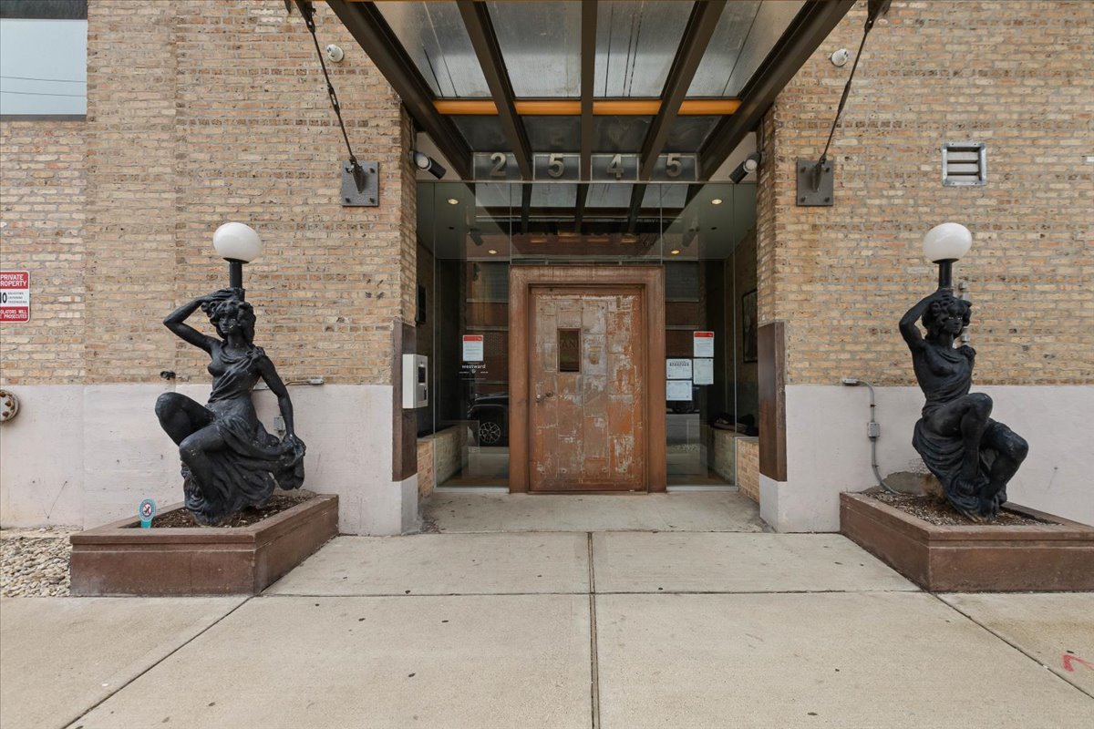 2545 S DEARBORN Street 508
