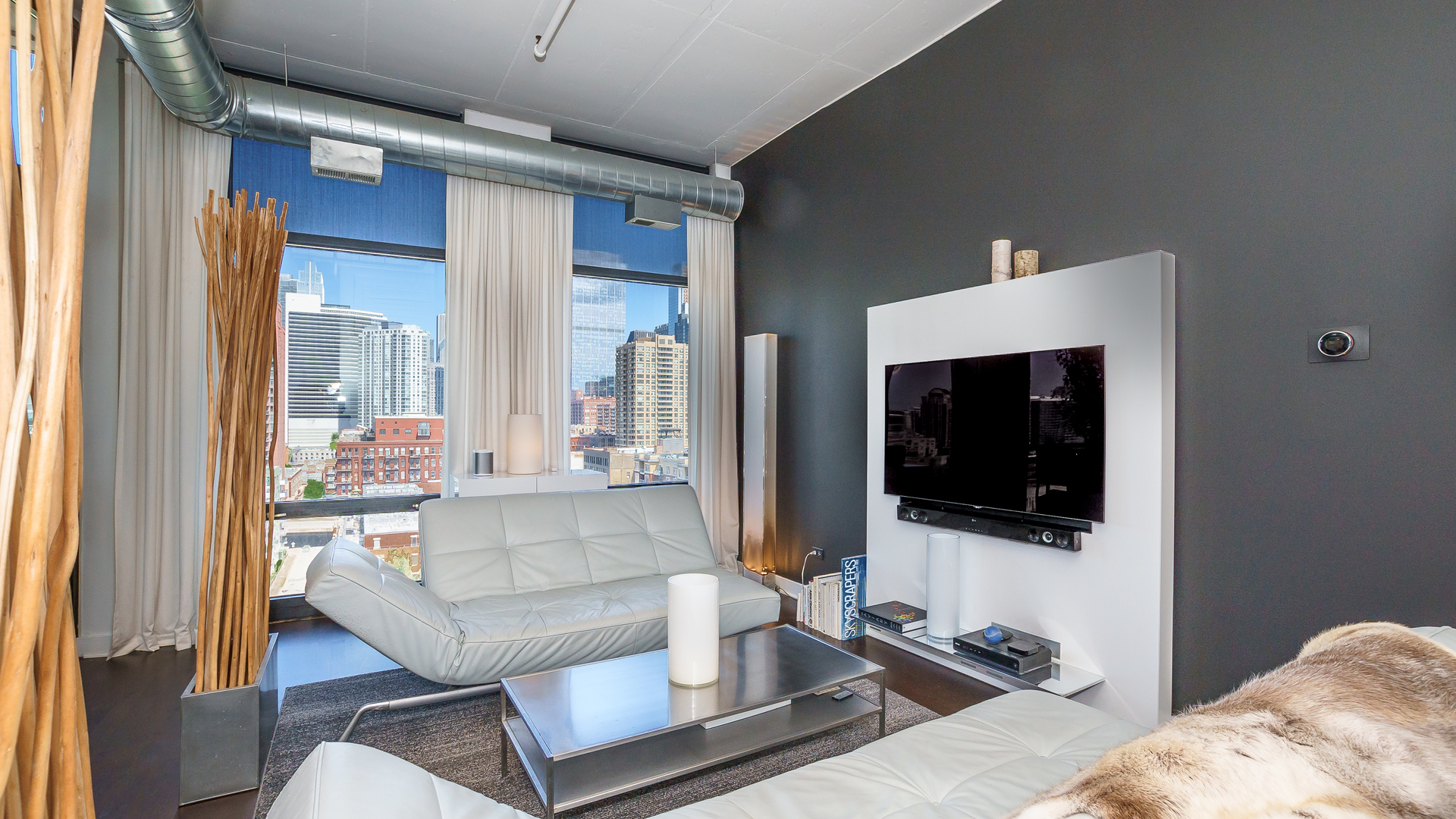 740 W Fulton Street 1111