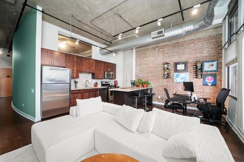 Tiny photo for 900 N Kingsbury Street #718, Chicago, IL 60610 (MLS # 12500444)