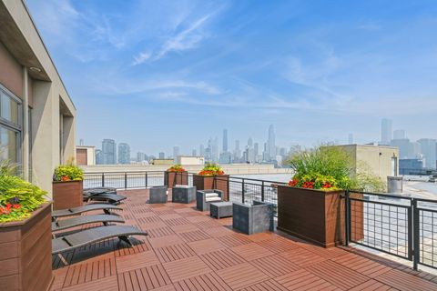 Tiny photo for 900 N Kingsbury Street #718, Chicago, IL 60610 (MLS # 12500444)