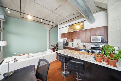 Tiny photo for 900 N Kingsbury Street #718, Chicago, IL 60610 (MLS # 12500444)