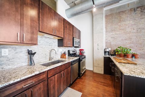 Tiny photo for 900 N Kingsbury Street #718, Chicago, IL 60610 (MLS # 12500444)