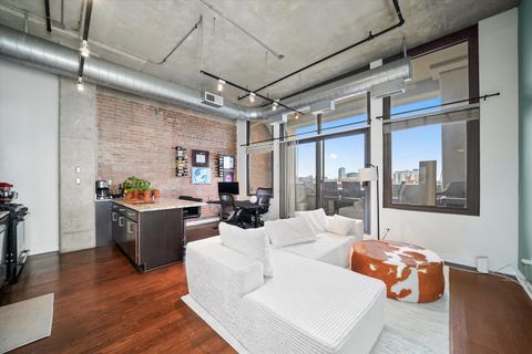 Tiny photo for 900 N Kingsbury Street #718, Chicago, IL 60610 (MLS # 12500444)