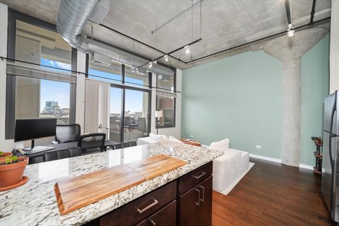 Tiny photo for 900 N Kingsbury Street #718, Chicago, IL 60610 (MLS # 12500444)
