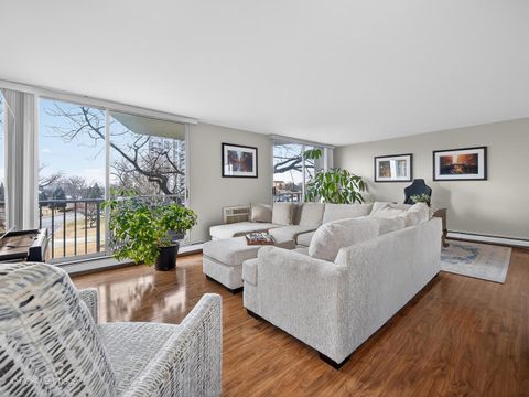 Tiny photo for 40 N Tower Road #2F, Oak Brook, IL 60523 (MLS # 12566384)