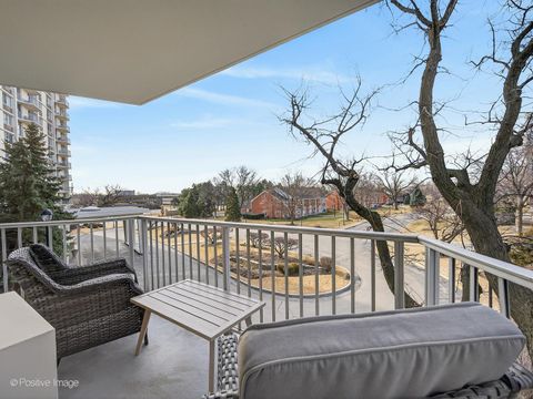 Tiny photo for 40 N Tower Road #2F, Oak Brook, IL 60523 (MLS # 12566384)