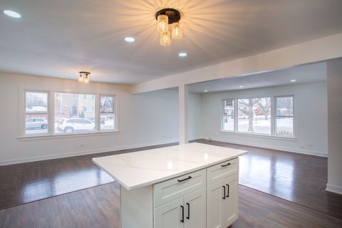 Tiny photo for 9558 S Sacramento Avenue, Evergreen Park, IL 60805 (MLS # 12560874)