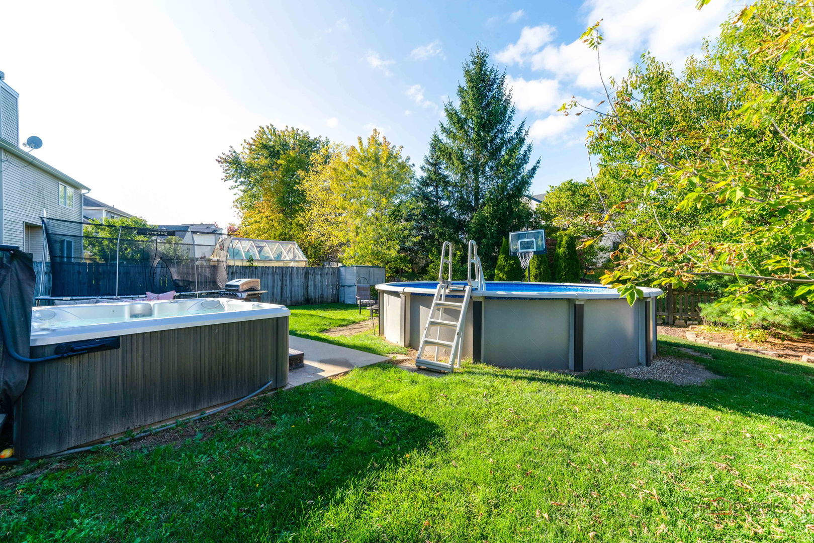 2244 N Canterbury Lane