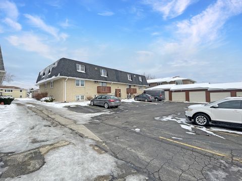 Tiny photo for 609 E 3rd Street #5, Lockport, IL 60441 (MLS # 12541497)