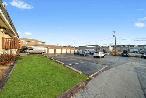 Tiny photo for 609 E 3rd Street #5, Lockport, IL 60441 (MLS # 12541497)