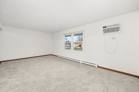 Tiny photo for 609 E 3rd Street #5, Lockport, IL 60441 (MLS # 12541497)