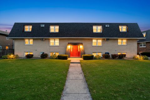 Tiny photo for 609 E 3rd Street #5, Lockport, IL 60441 (MLS # 12541497)