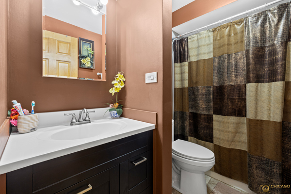 5323 N Delphia Avenue 323W