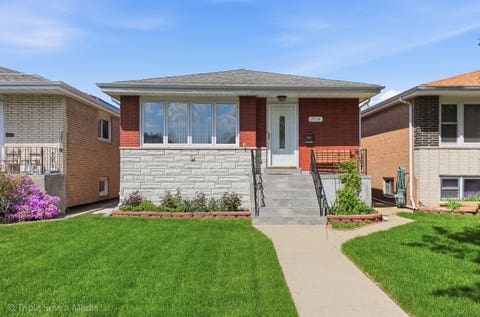 Tiny photo for 7514 Lockwood Avenue, Burbank, IL 60459 (MLS # 12638213)