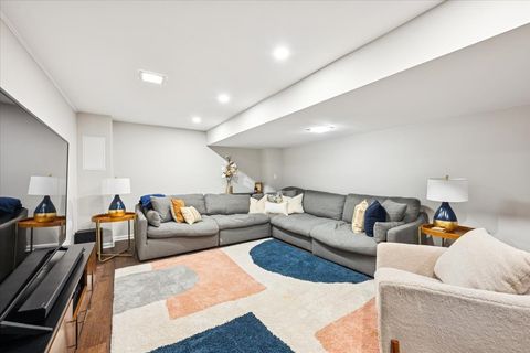 Tiny photo for 1955 Tanglewood Drive #H, Glenview, IL 60025 (MLS # 12575215)