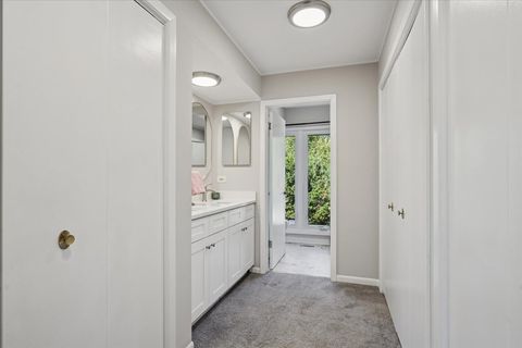 Tiny photo for 1955 Tanglewood Drive #H, Glenview, IL 60025 (MLS # 12575215)