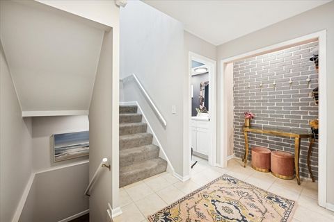 Tiny photo for 1955 Tanglewood Drive #H, Glenview, IL 60025 (MLS # 12575215)