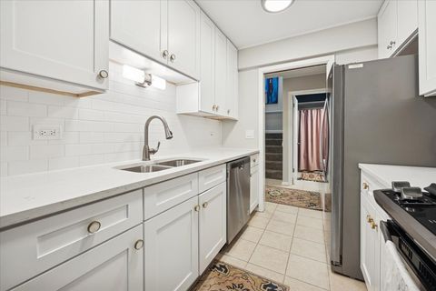 Tiny photo for 1955 Tanglewood Drive #H, Glenview, IL 60025 (MLS # 12575215)