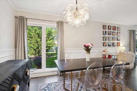 Tiny photo for 1955 Tanglewood Drive #H, Glenview, IL 60025 (MLS # 12575215)