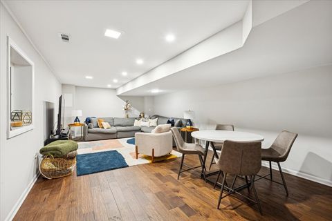 Tiny photo for 1955 Tanglewood Drive #H, Glenview, IL 60025 (MLS # 12575215)