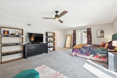 Tiny photo for 1955 Tanglewood Drive #H, Glenview, IL 60025 (MLS # 12575215)