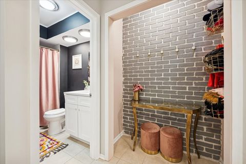 Tiny photo for 1955 Tanglewood Drive #H, Glenview, IL 60025 (MLS # 12575215)