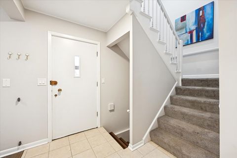 Tiny photo for 1955 Tanglewood Drive #H, Glenview, IL 60025 (MLS # 12575215)