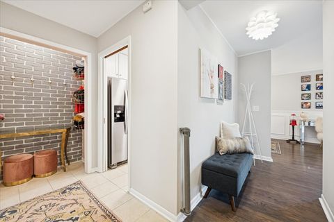 Tiny photo for 1955 Tanglewood Drive #H, Glenview, IL 60025 (MLS # 12575215)