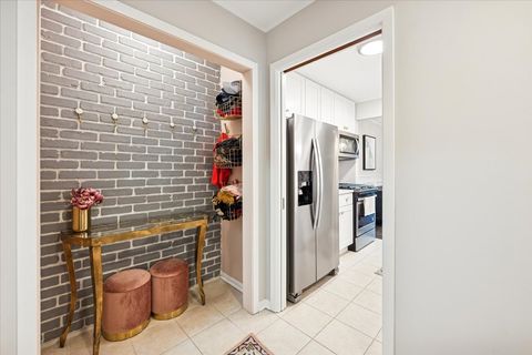 Tiny photo for 1955 Tanglewood Drive #H, Glenview, IL 60025 (MLS # 12575215)