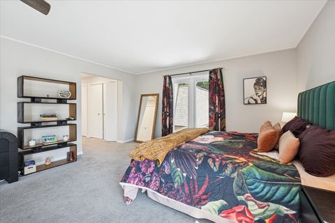 Tiny photo for 1955 Tanglewood Drive #H, Glenview, IL 60025 (MLS # 12575215)