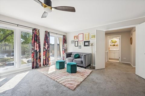 Tiny photo for 1955 Tanglewood Drive #H, Glenview, IL 60025 (MLS # 12575215)