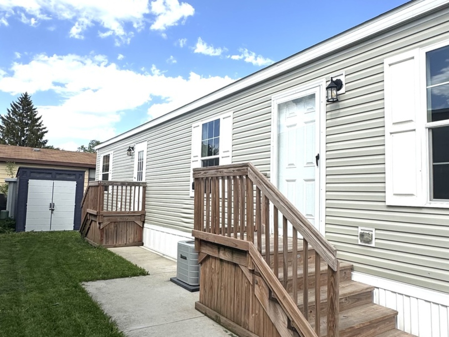 10 Cedar Street