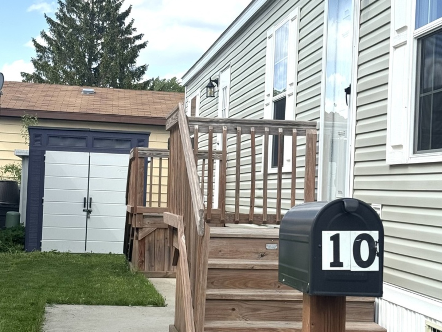 10 Cedar Street