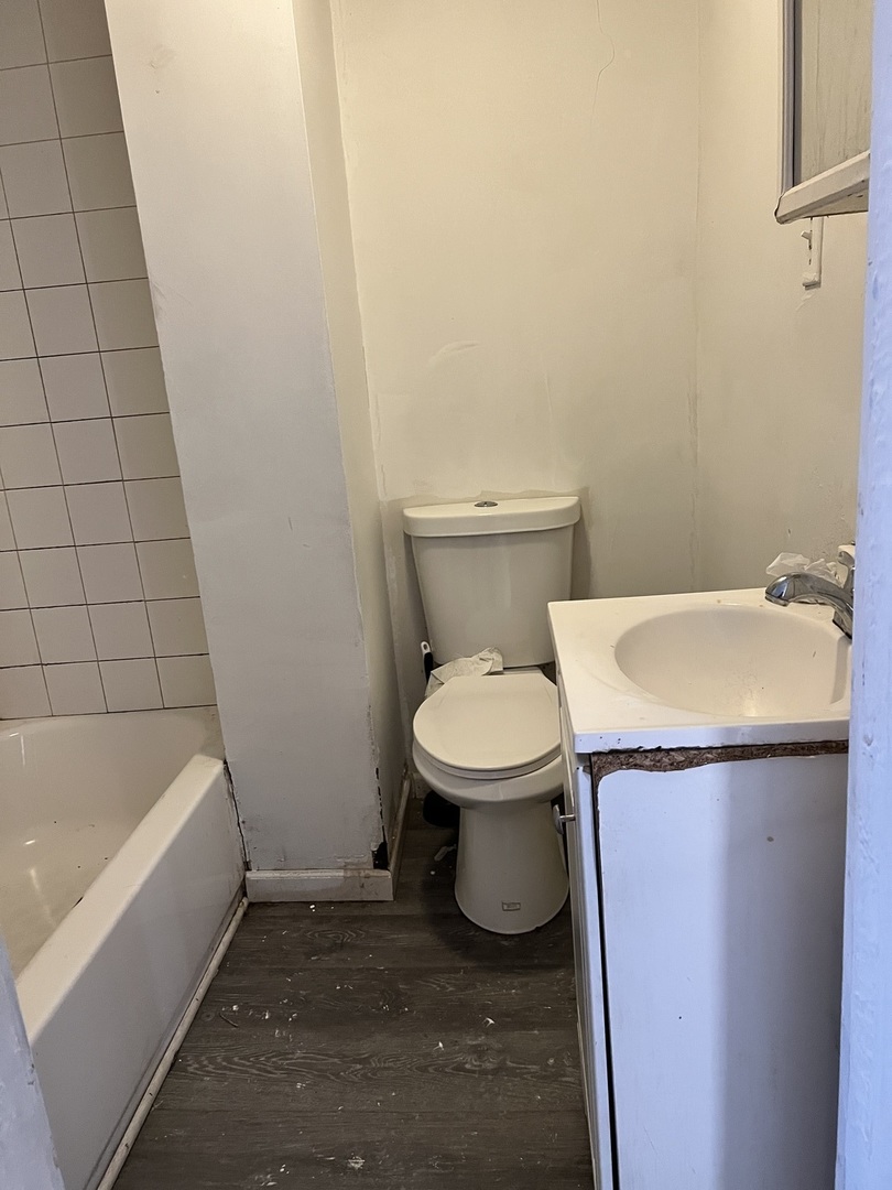 10614 S Langley Avenue 10614