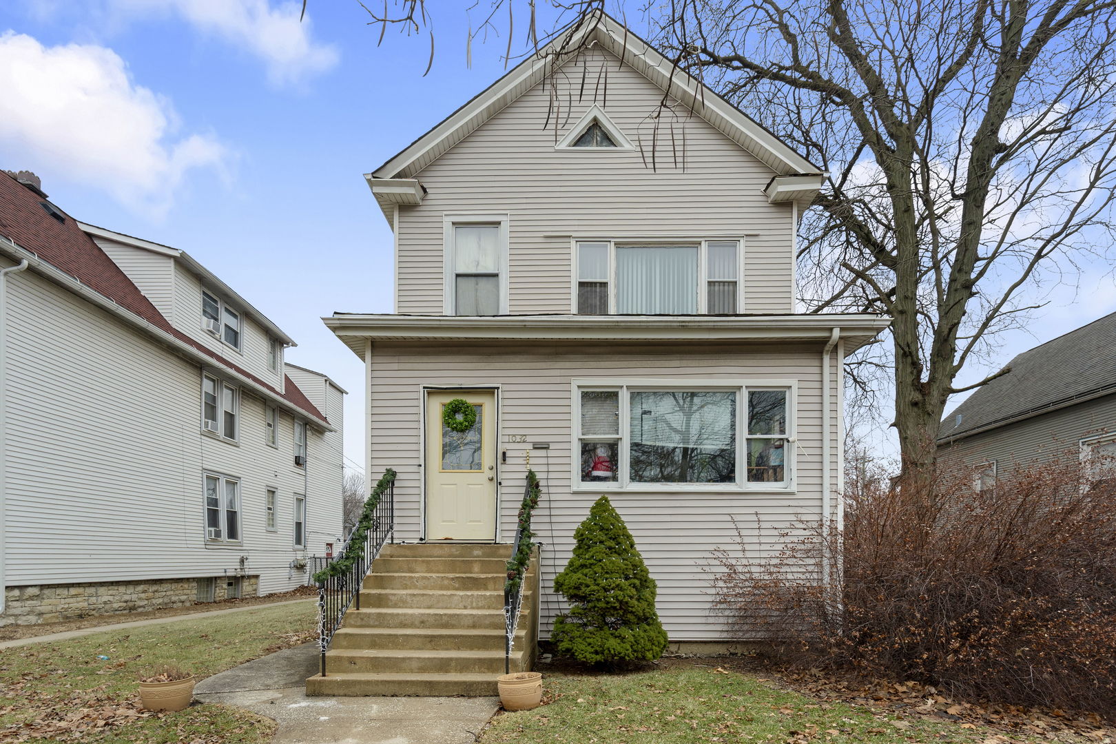 Photo 1 of 17 — 1032 S Maple Avenue, Oak Park, IL 60304