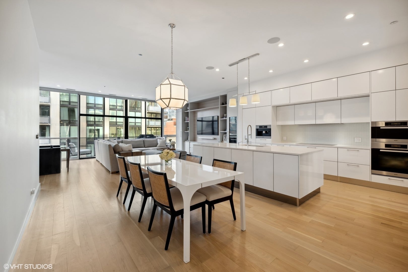 747 N Clark Street 401