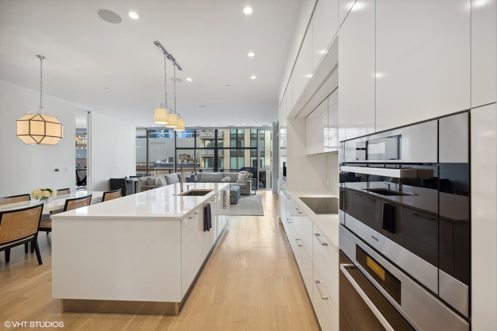 747 N Clark Street 401