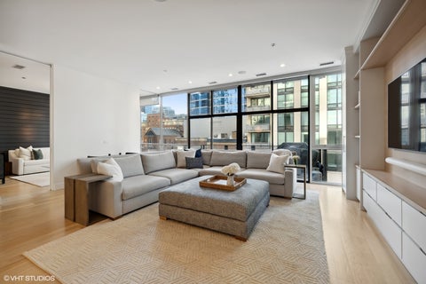 Tiny photo for 747 N Clark Street #401, Chicago, IL 60654 (MLS # 12718709)