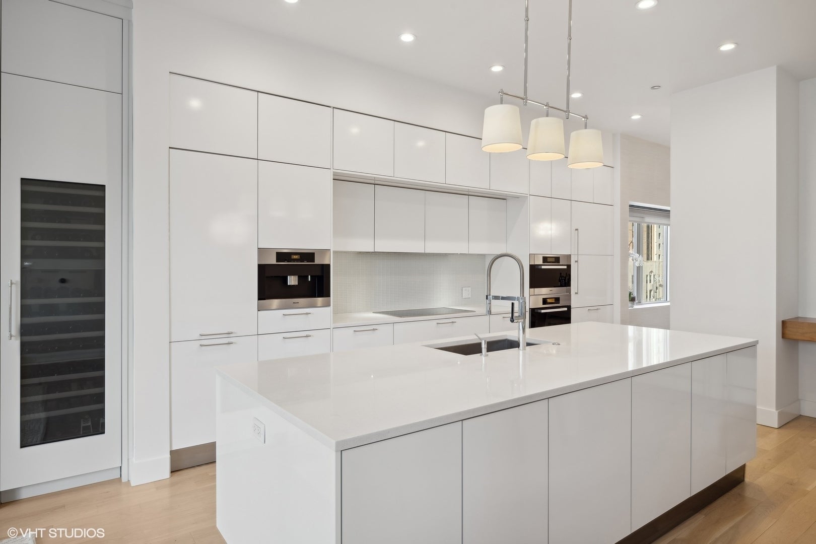 747 N Clark Street 401