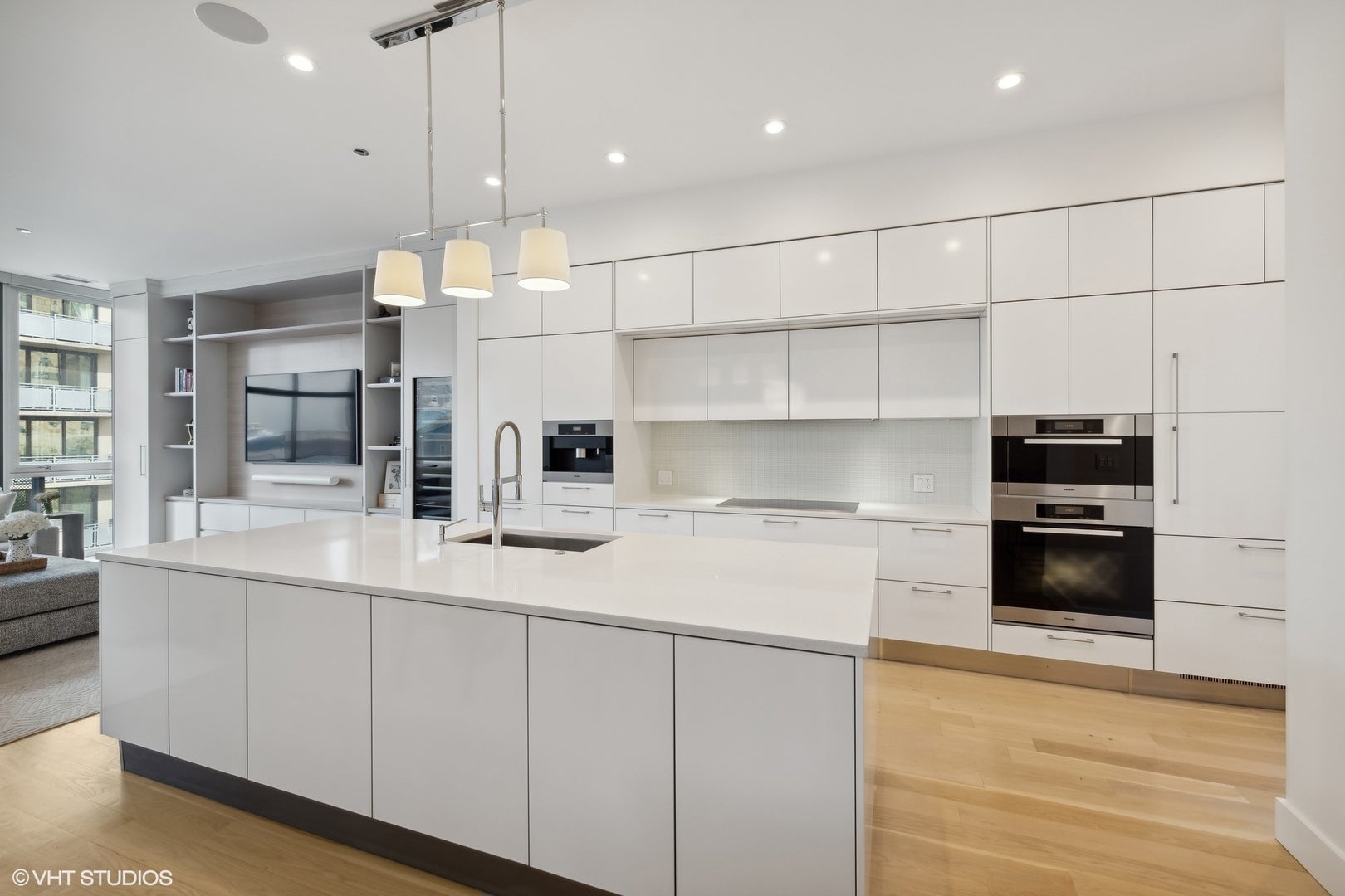 747 N Clark Street 401
