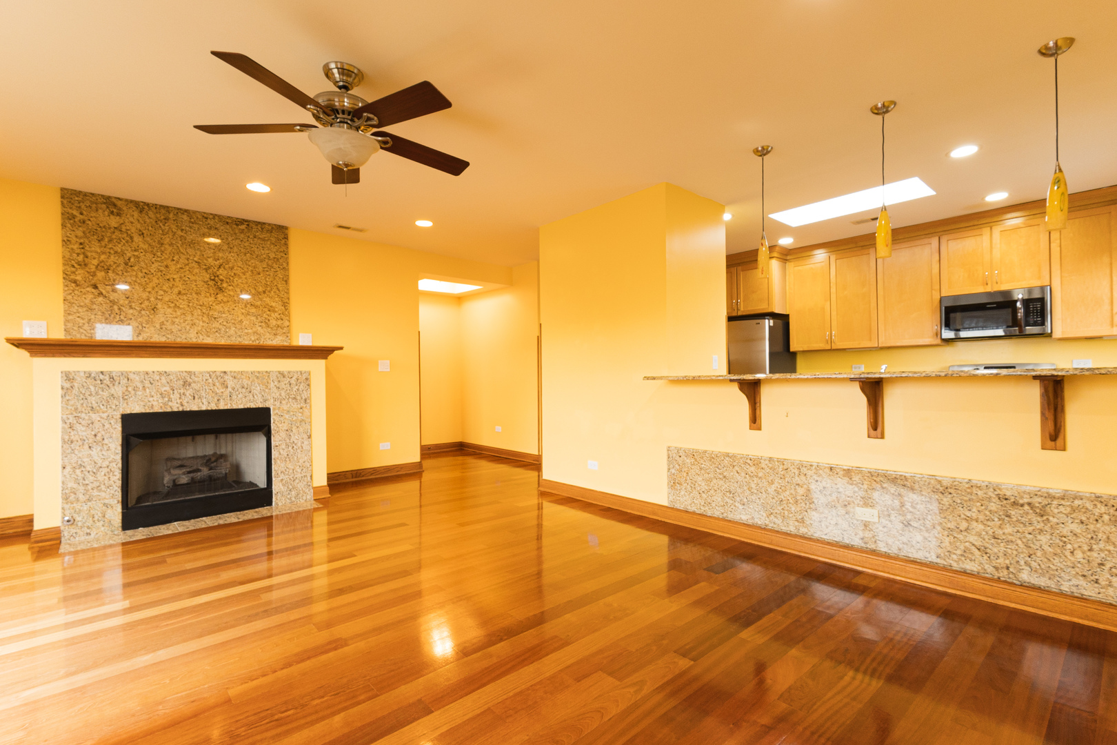 301 S LEAVITT Street 4S