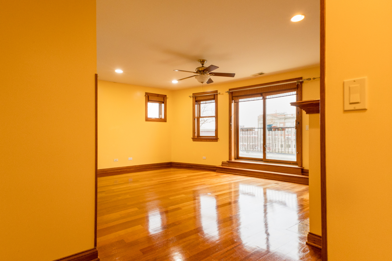 301 S LEAVITT Street 4S