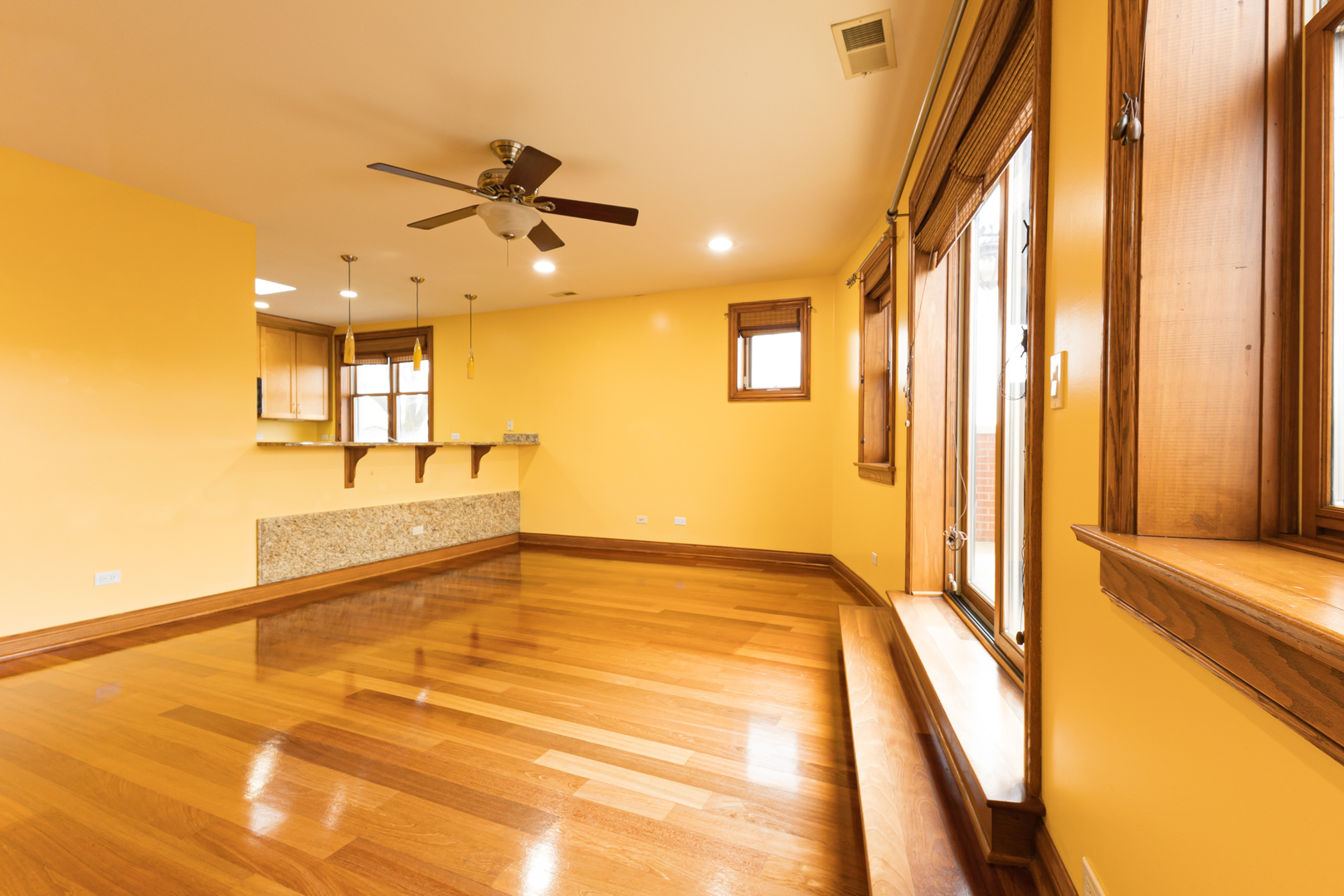 301 S LEAVITT Street 4S